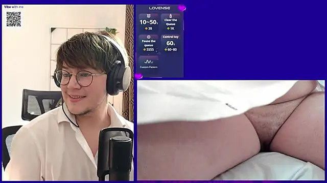 Snapshot of MossPrince chatting on April 2026 01:45:02 PM MossPrince online show from April 2026 01:45:02 PM