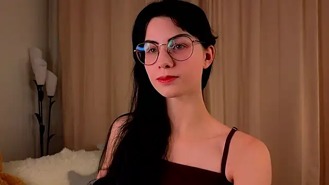 ArlineJanik online show from October 2025 11:43:01 AM