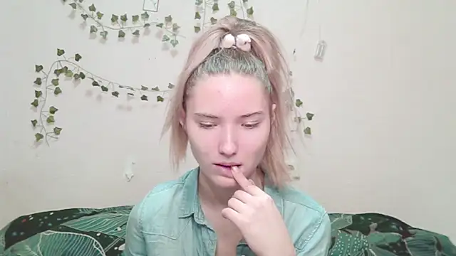  kikiclark   online show from December 2025 02:36:02 PM