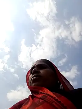 Snapshot of Hot-honi chatting on October 2025 08:58:01 AM Hot-honi online show from October 2025 08:58:01 AM