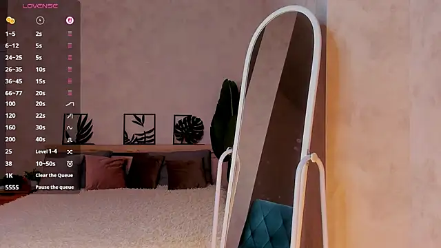 Lynn Martin online show from April 2026 04:01:01 PM