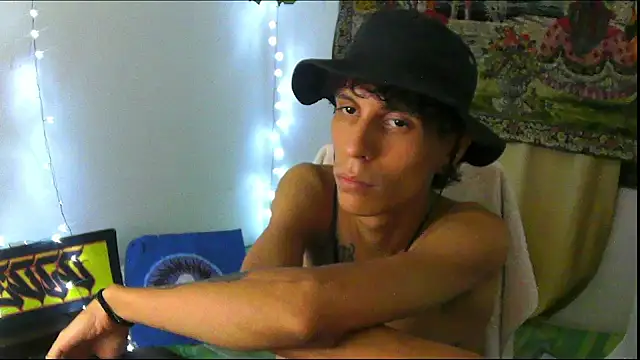 Crxxxsh online show from September 2025 02:44:01 AM