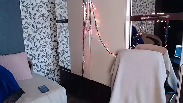 Snapshot of AmoraLuv chatting on February 2026 10:47:02 AM AmoraLuv online show from February 2026 10:47:02 AM