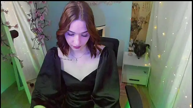 Snapshot of Bella_Night4 chatting on May 2026 06:18:01 AM Bella Night4 online show from May 2026 06:18:01 AM