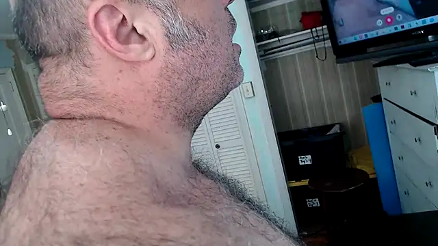 Snapshot of bullmusclejoe chatting on May 2026 10:48:02 PM bullmusclejoe online show from May 2026 10:48:02 PM