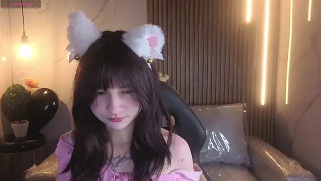 Snapshot of _Charlotte_Collins_ chatting on March 2026 02:44:02 PM Charlotte Collins online show from March 2026 02:44:02 PM