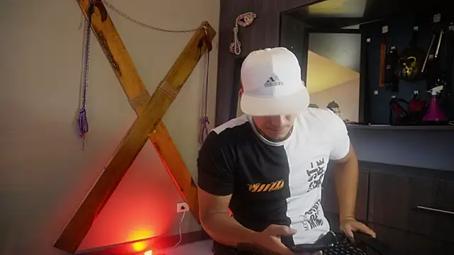 massimo vidal  online show from September 2025 02:50:01 PM