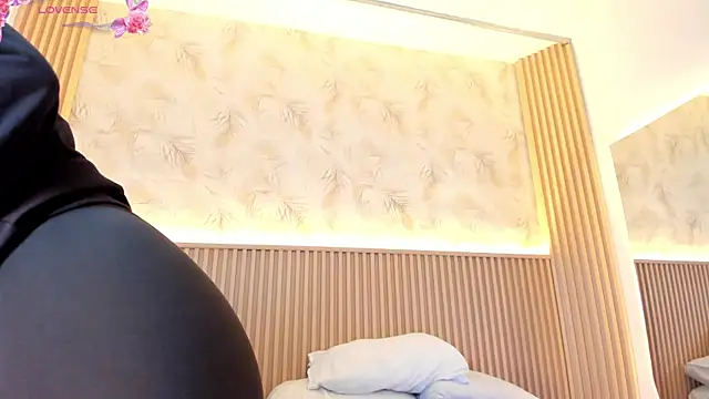Snapshot of Liss-Reyes chatting on May 2026 12:11:02 PM Liss-Reyes online show from May 2026 12:11:02 PM
