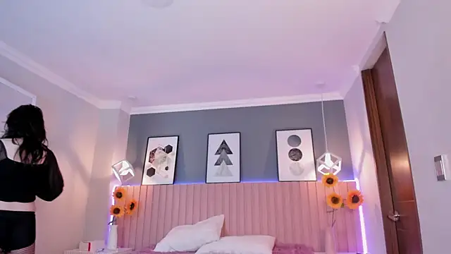 Snapshot of Nina_Ford chatting on November 2025 03:06:02 AM Nina Ford online show from November 2025 03:06:02 AM