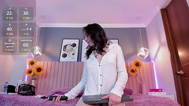 Snapshot of Nina_Ford chatting on February 2026 03:11:01 AM Nina Ford online show from February 2026 03:11:01 AM