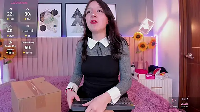 Snapshot of Nina_Ford chatting on February 2026 03:07:02 AM Nina Ford online show from February 2026 03:07:02 AM