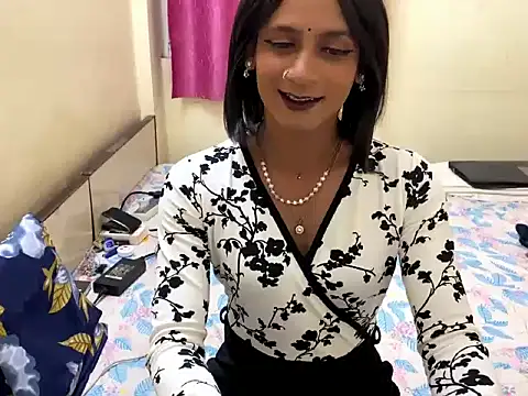 LuvLayla online show from November 2025 06:17:01 PM