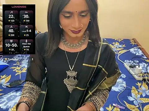 Snapshot of LuvLayla chatting on April 2026 11:32:02 PM LuvLayla online show from April 2026 11:32:02 PM