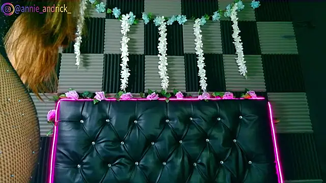  leda swan  online show from February 2026 01:03:01 PM