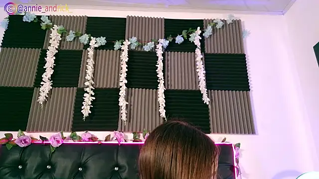  leda swan  online show from March 2026 01:29:02 PM