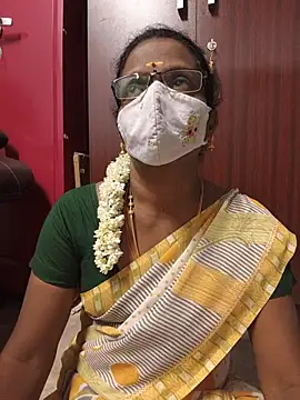 Snapshot of umashreetamil chatting on June 2026 04:55:01 PM umashreetamil online show from June 2026 04:55:01 PM