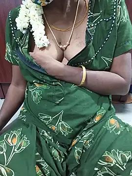 Snapshot of umashreetamil chatting on June 2026 03:12:02 AM umashreetamil online show from June 2026 03:12:02 AM