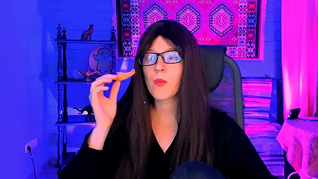 AliceWelch  online show from October 2025 12:16:01 PM