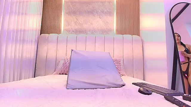 mia scot online show from November 2025 12:05:02 PM