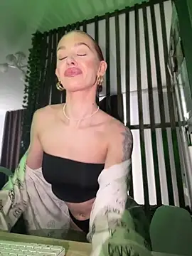 LittleFox    online show from February 2026 07:06:02 AM