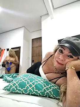 Snapshot of _SARAI_DUPONT chatting on November 2025 10:45:02 PM SARAI DUPONT online show from November 2025 10:45:02 PM