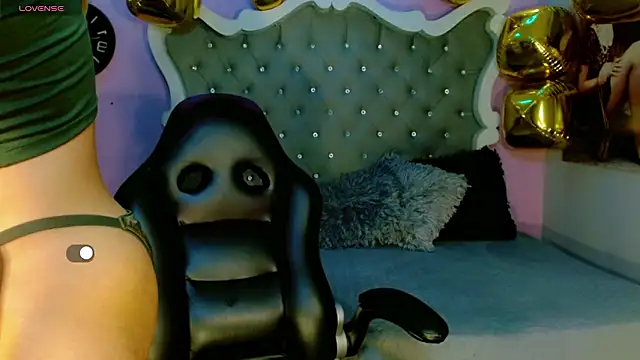 Honey Moontsts online show from March 2026 12:19:01 PM