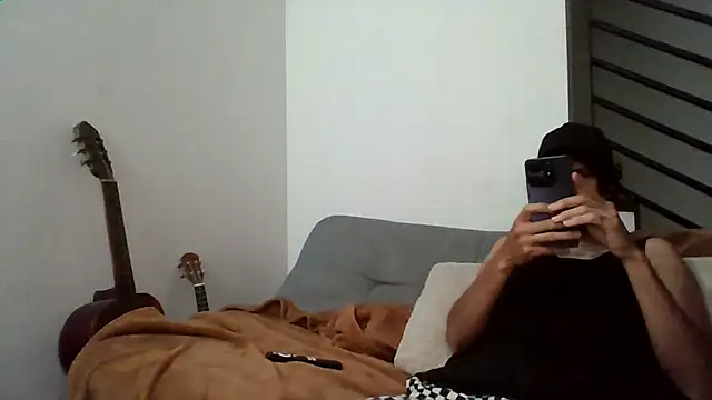 Snapshot of Alejandro92_cali chatting on July 2026 04:47:01 AM Alejandro92 cali online show from July 2026 04:47:01 AM