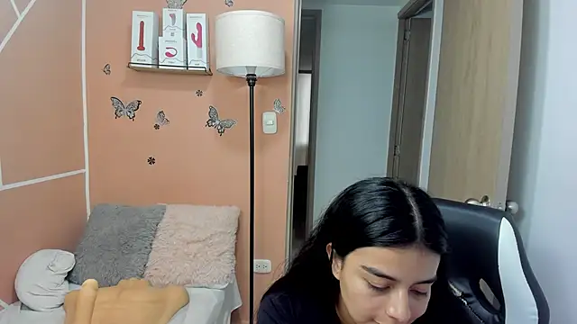 valerihouse online show from December 2024 10:28:02 PM