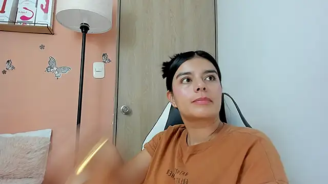 valerihouse online show from February 2025 11:05:01 PM