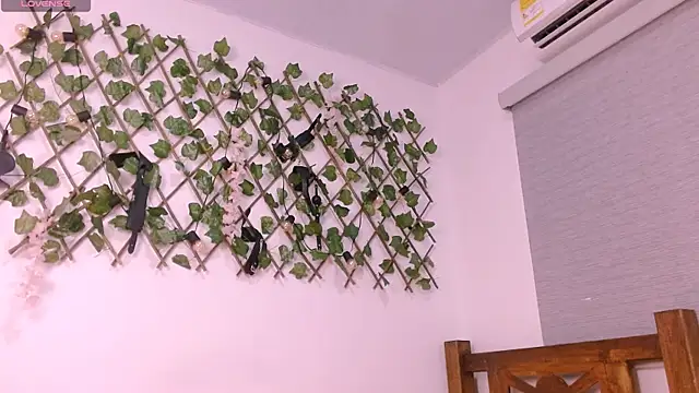 Snapshot of couples-hard-profond chatting on December 2025 01:28:02 PM couples-hard-profond online show from December 2025 01:28:02 PM