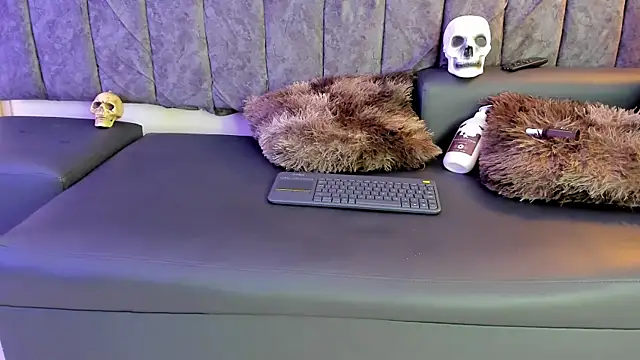 Snapshot of Rowan_Mills chatting on September 2025 08:21:01 PM Rowan Mills online show from September 2025 08:21:01 PM