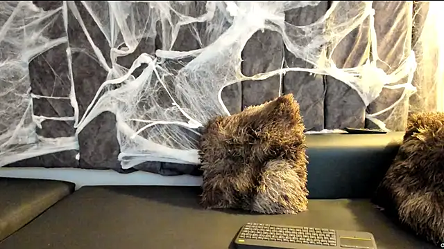 Snapshot of Rowan_Mills chatting on October 2025 08:10:01 PM Rowan Mills online show from October 2025 08:10:01 PM