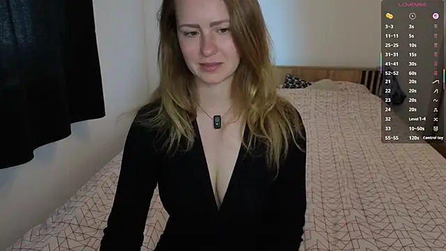 LyraHotty online show from May 2026 02:12:02 PM