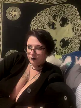 Snapshot of Harleesinn chatting on October 2025 08:00:02 AM Harleesinn online show from October 2025 08:00:02 AM