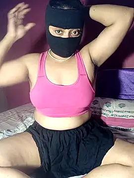 Snapshot of Moonshine07 chatting on September 2025 05:01:01 PM Moonshine07 online show from September 2025 05:01:01 PM