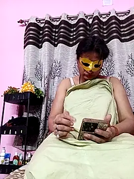 Snapshot of Gullapi chatting on April 2026 08:02:01 PM Gullapi online show from April 2026 08:02:01 PM