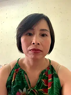 Snapshot of Hello_Linchii chatting on October 2025 06:12:01 AM Hello Linchii online show from October 2025 06:12:01 AM