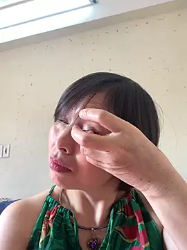 Snapshot of Hello_Linchii chatting on October 2025 02:10:01 AM Hello Linchii online show from October 2025 02:10:01 AM