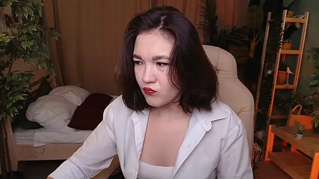 Halle Berrry online show from November 2025 02:06:01 PM