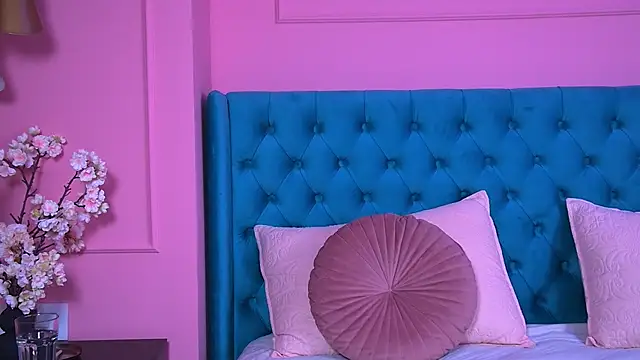 Snapshot of AlyraRose chatting on October 2025 04:04:02 PM AlyraRose online show from October 2025 04:04:02 PM