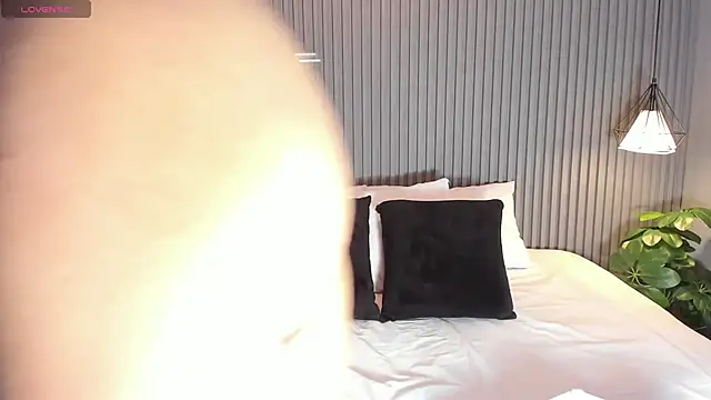 Snapshot of ZoeHardman chatting on November 2025 04:36:01 AM ZoeHardman online show from November 2025 04:36:01 AM