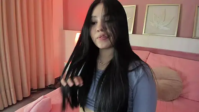 Snapshot of Sara_Hills_ chatting on September 2025 01:47:01 PM Sara Hills  online show from September 2025 01:47:01 PM