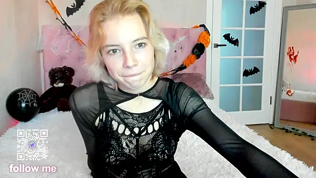 Pink Lila18 online show from October 2025 09:54:02 AM