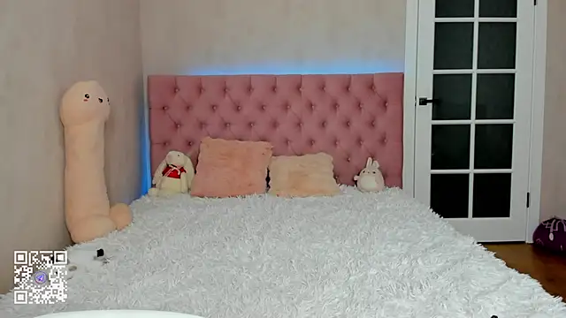 Snapshot of Pink_Lila18 chatting on January 2026 01:54:02 AM Pink Lila18 online show from January 2026 01:54:02 AM