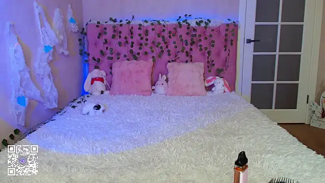 Snapshot of Pink_Lila18 chatting on February 2026 01:23:02 AM Pink Lila18 online show from February 2026 01:23:02 AM