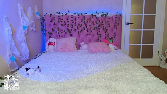 Snapshot of Pink_Lila18 chatting on February 2026 12:44:02 AM Pink Lila18 online show from February 2026 12:44:02 AM