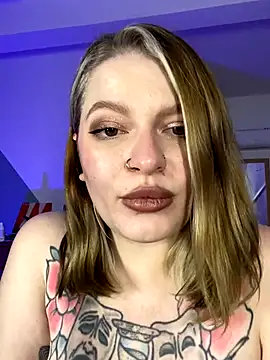Mia Kamp online show from October 2025 05:57:01 PM