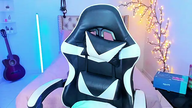 LenaStylesOA online show from March 2026 08:48:01 PM