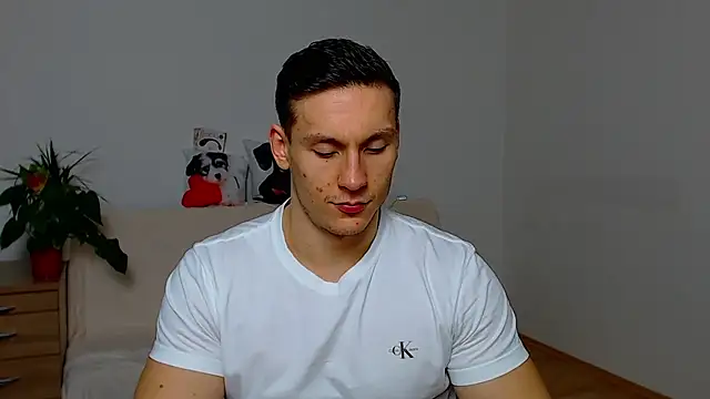 ZeinMiracles online show from December 2025 09:20:02 PM