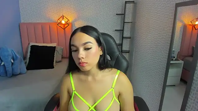 Snapshot of MOLLYSPENCER1 chatting on April 2026 06:43:01 PM MOLLYSPENCER1 online show from April 2026 06:43:01 PM